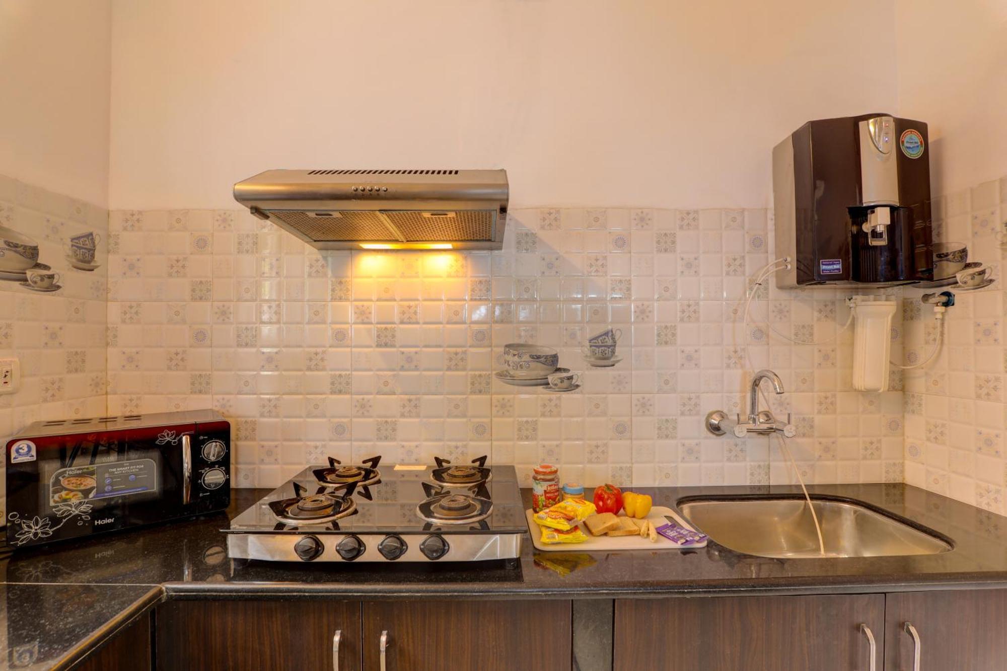Jaqk Holidays - 9Bhk Villa For Big Groups, Private Pool-Wifi-Cartaker-Parking, North Goa باغا المظهر الخارجي الصورة